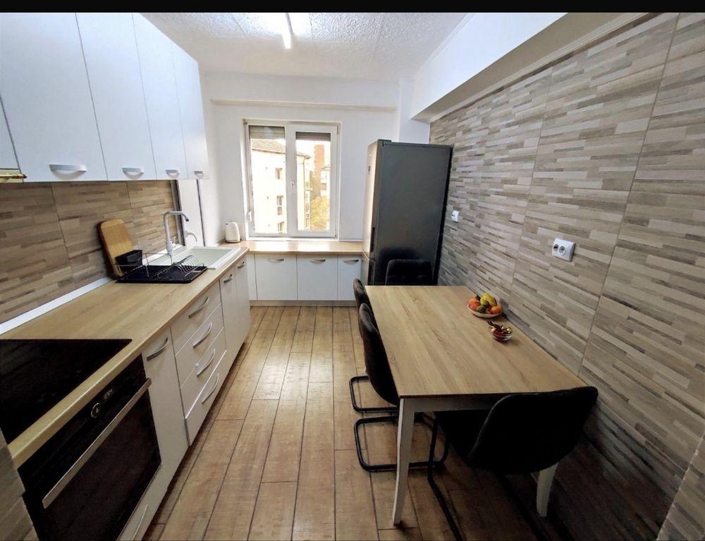 Vând apartament 3 camere decomandate tip D . Sf. Apostol Andrei  (lângă biserică) - imagine 1
