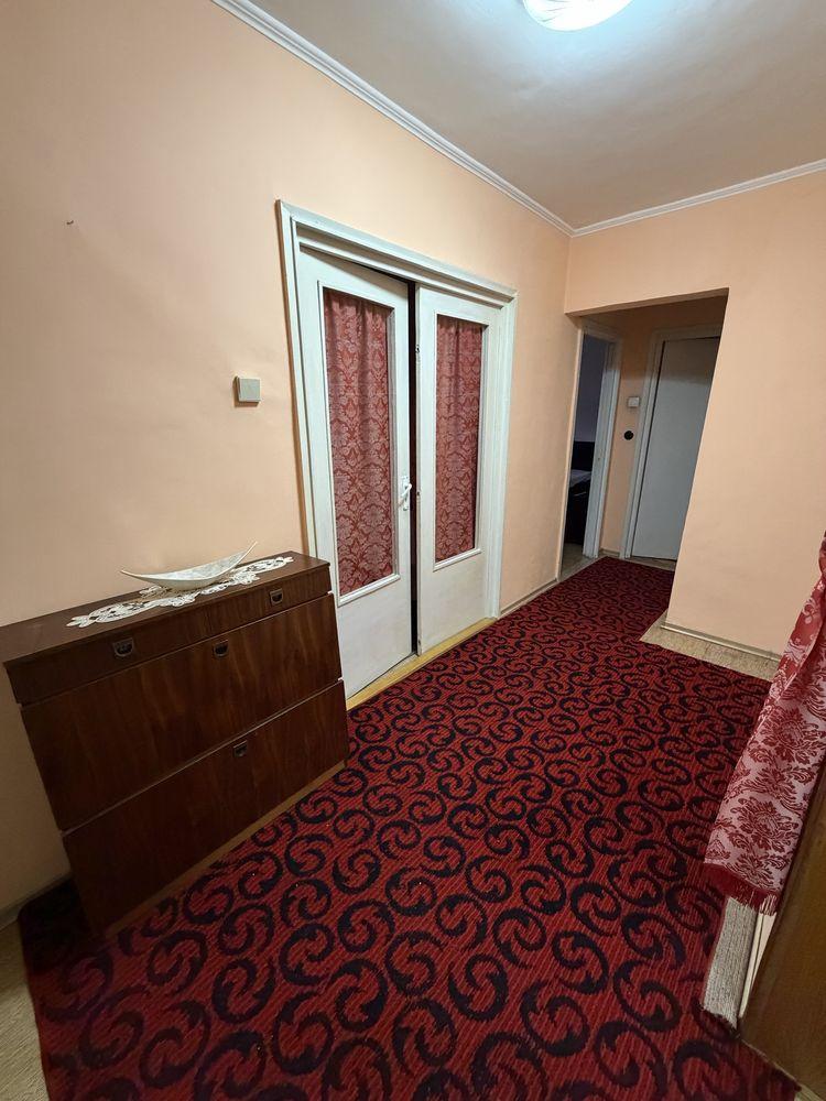 Vând apartament 3 cam,zona Rogerius
