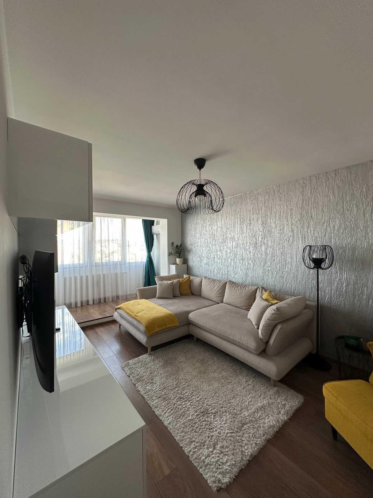 Apartament 3 camere, ultim etaj, vedere spre deal – complet mobilat, Bd. Dacia