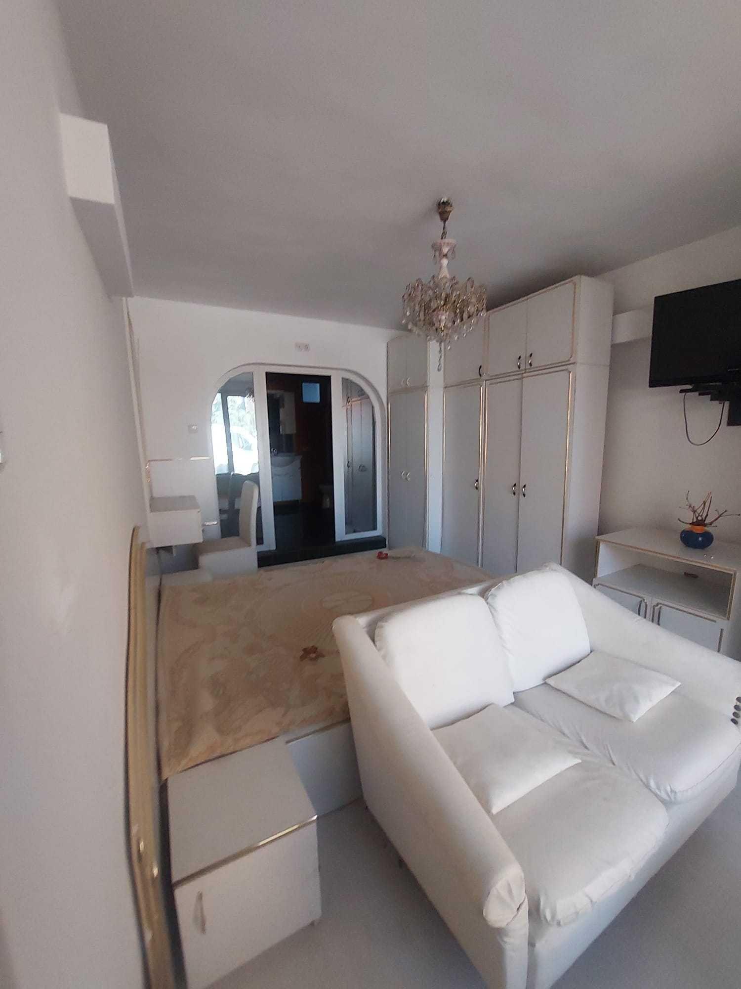 Clădire multifuncțională 670 mp | Locuință + birouri/cabinete | Zonă excelentă Oradea - imagine 1