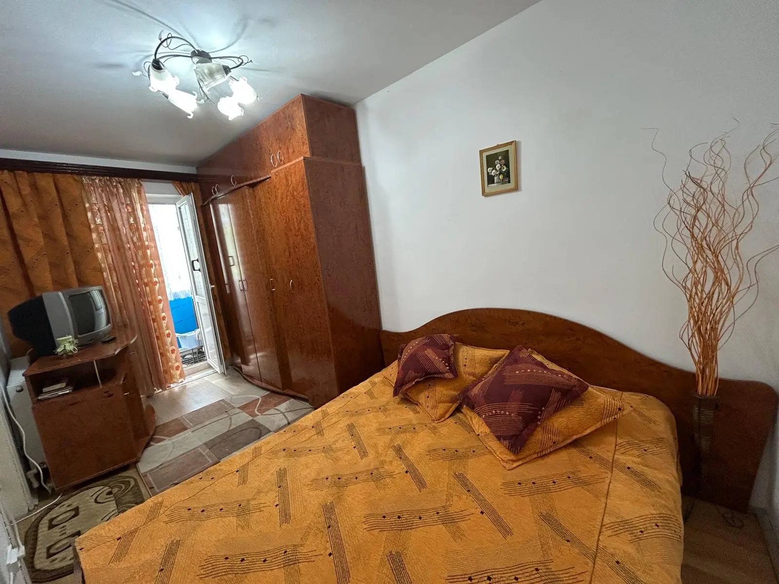 Apartament de inchiriat 2 camere la Oferta 1300 lei