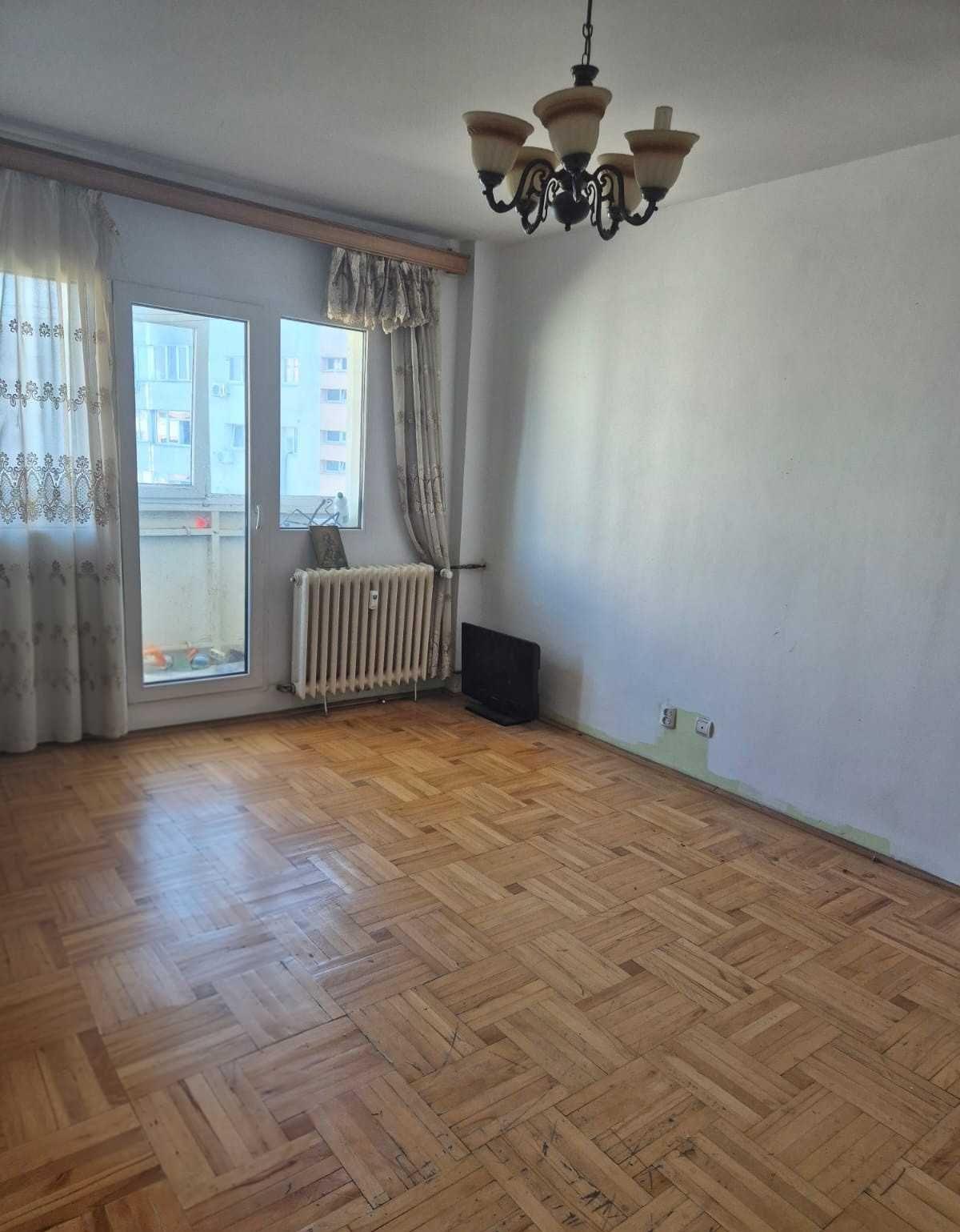 apartament 4 camere decomandat Teiul Doamnei