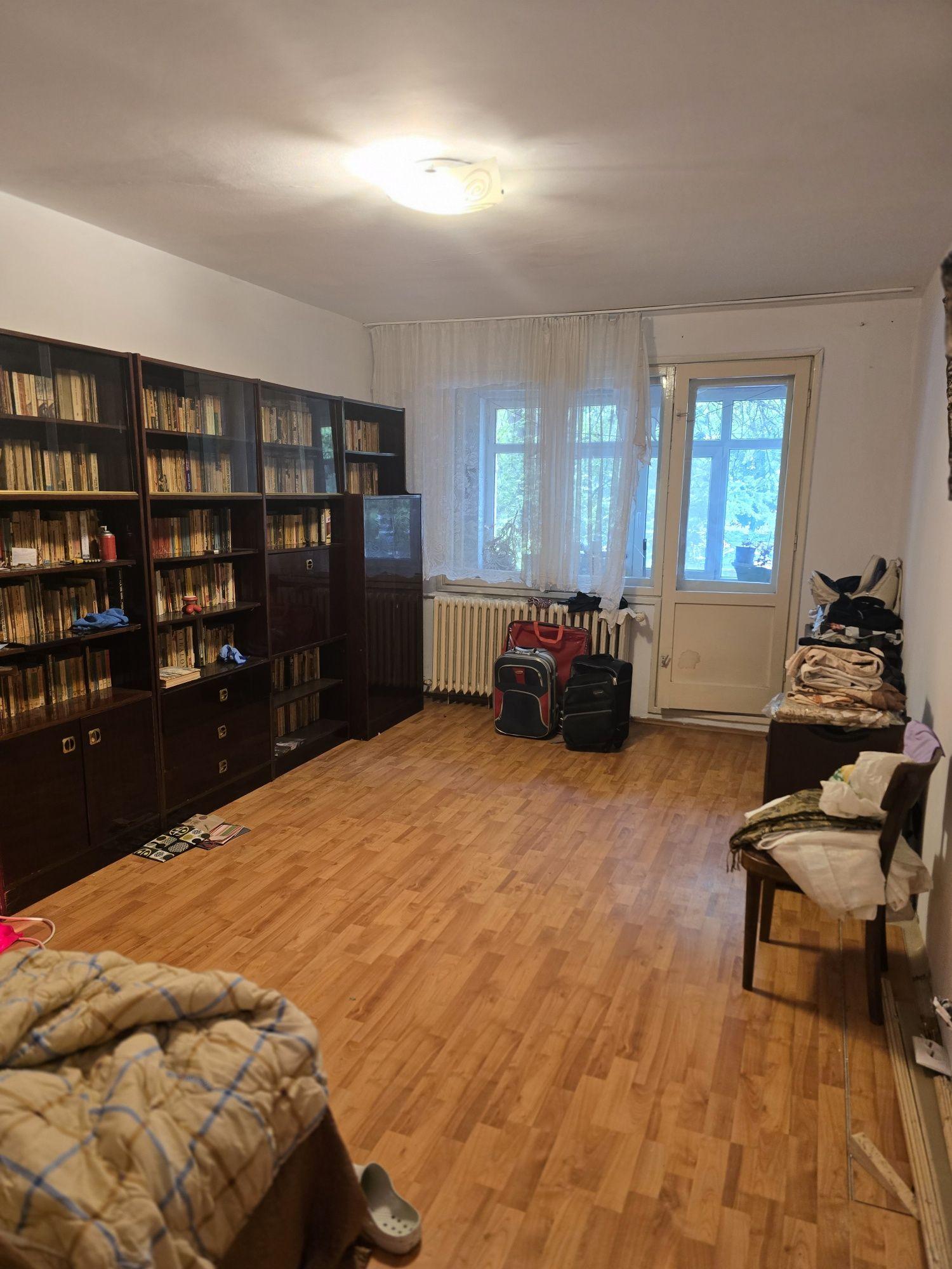 3 camere Dristor metrou