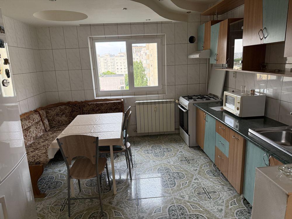 Apartament cu 3 camere de inchiriat.Mall vitan