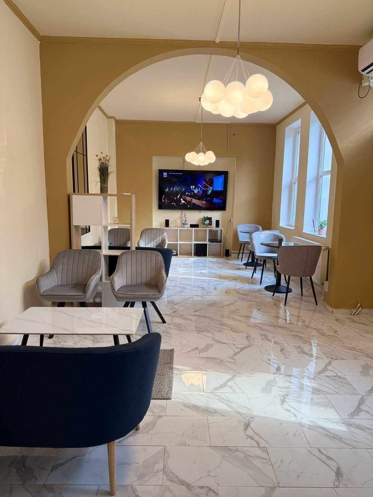 De inchiriat Spatiu comercial + curte Zona Decebal