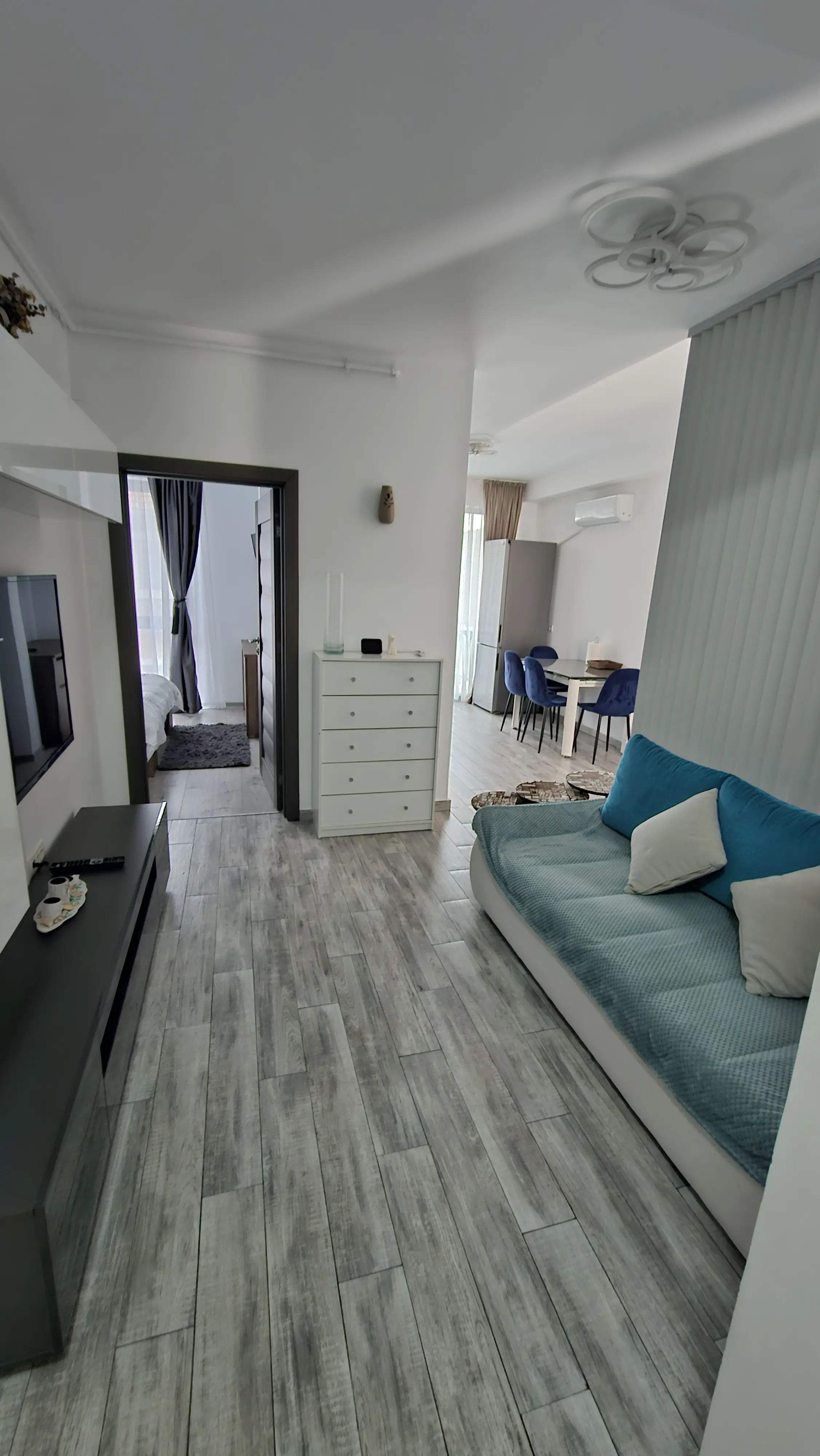 Ofer spre inchiriere apartament modern + loc de parcare privat (Acces cu Barieră) – complet utilat - imagine 1