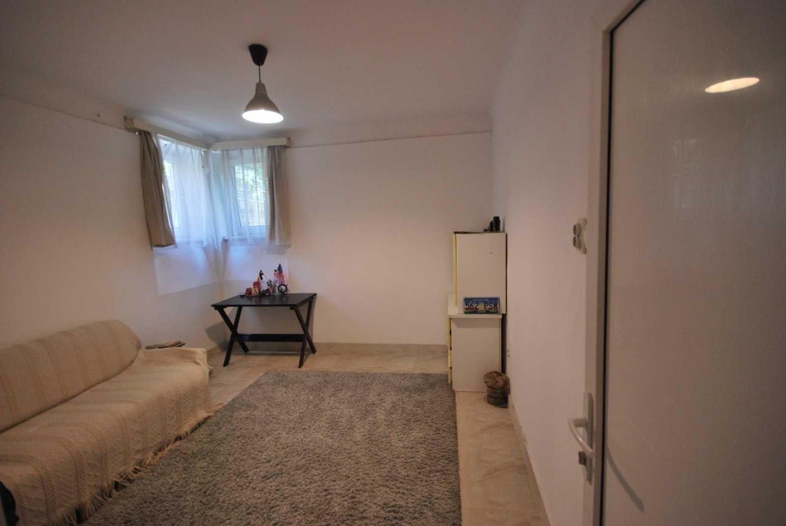 Apartament 3 camere , in Vila, demisol inalt, Zona  Unirii