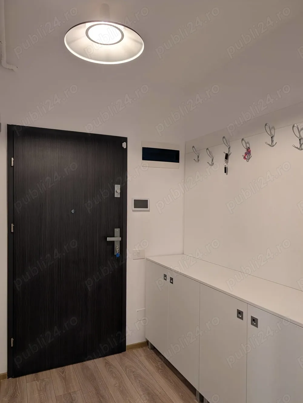 De inchiriat apartament 2 camere + boxa + loc de parcare ( exterior )
