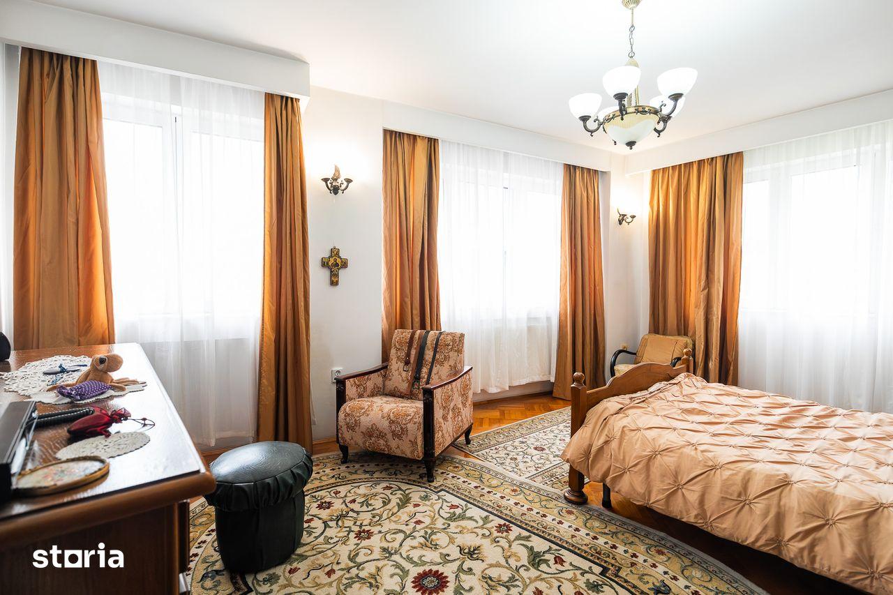 Casă de închiriat, 3 camere, curte privată, vizavi de hotel Marriott
