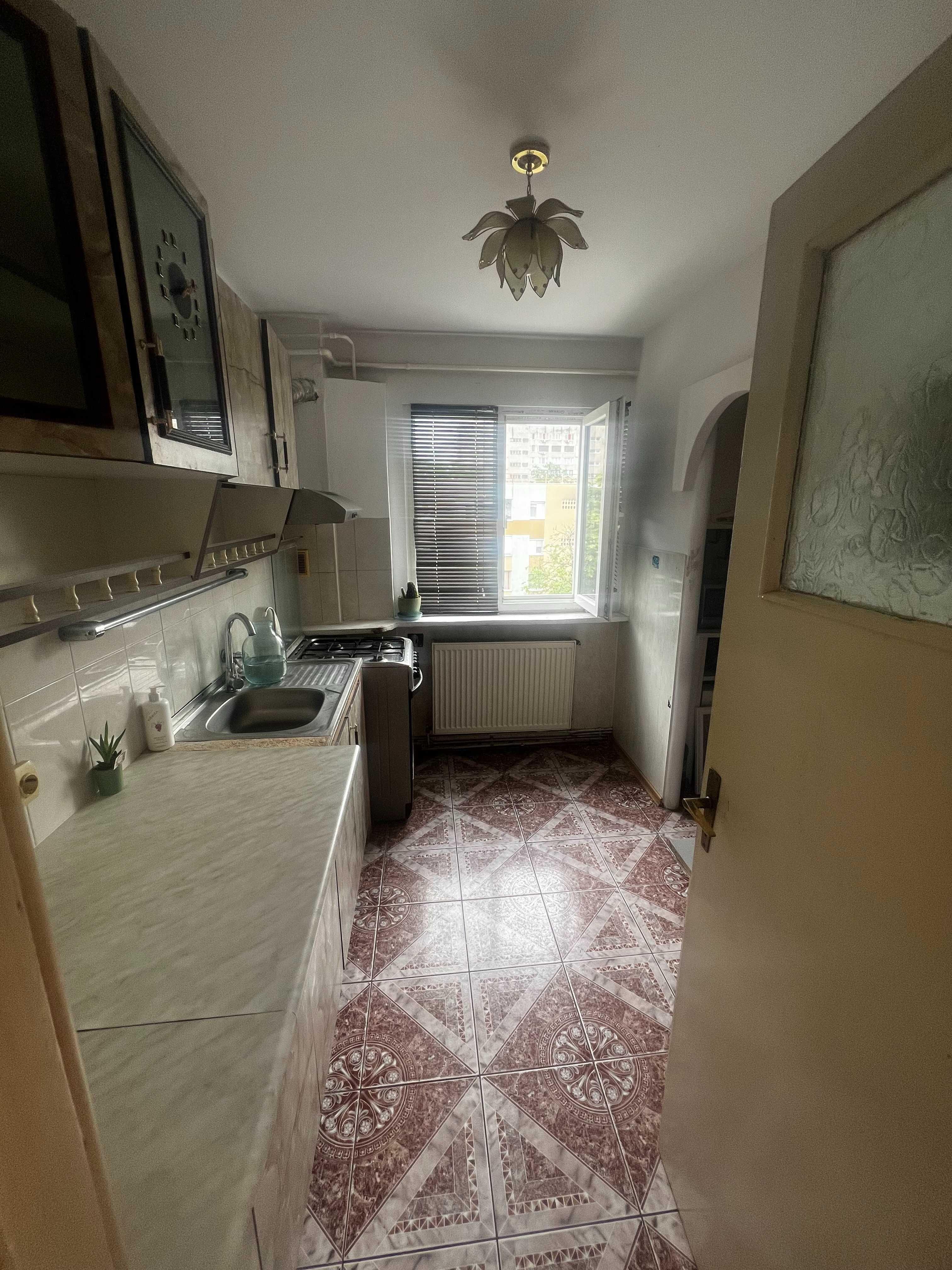 Apartament 3 camere | 64mp | Balcon | 12 minute Metrou Gorjului | Militari