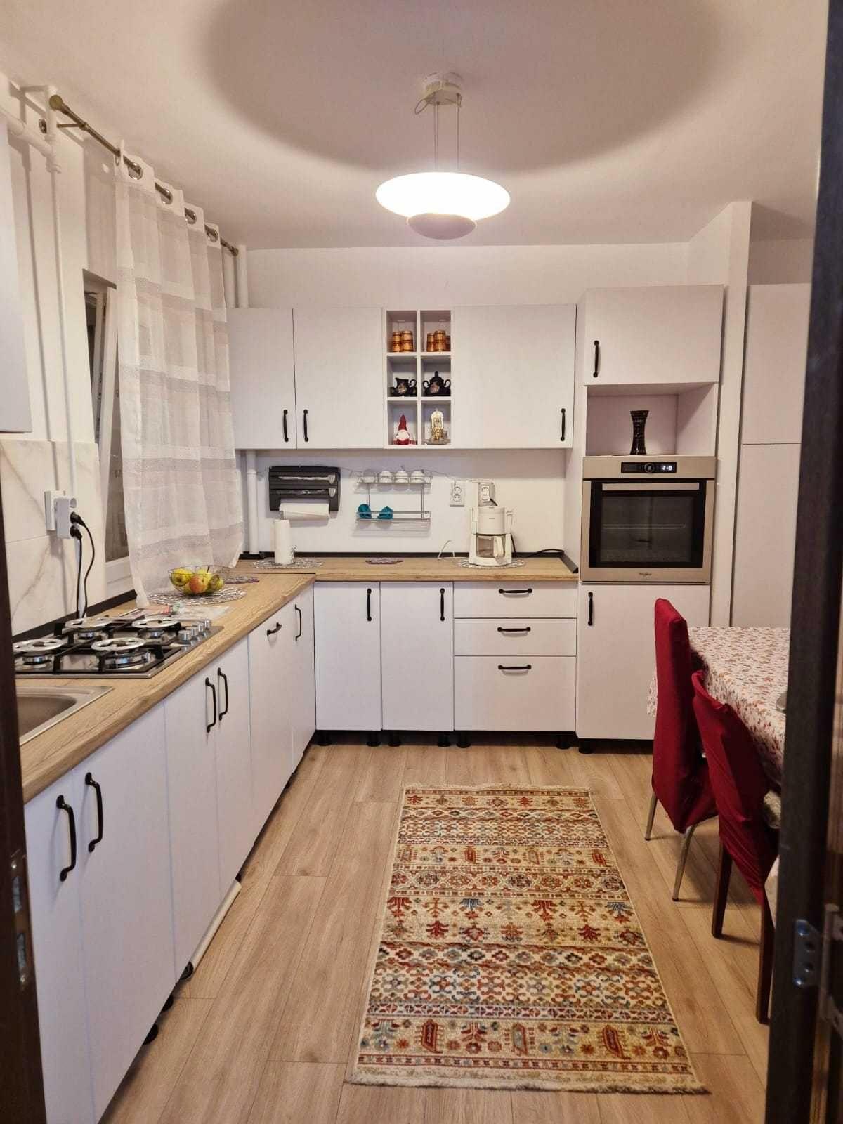 Inchiriere apartament 3 camere zona Piata Gorjului